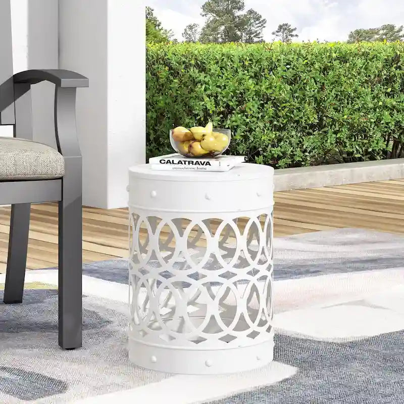 Table d'appoint en métal de style ajouré en fer forgé pour l'extérieur, par Christopher Knight Home