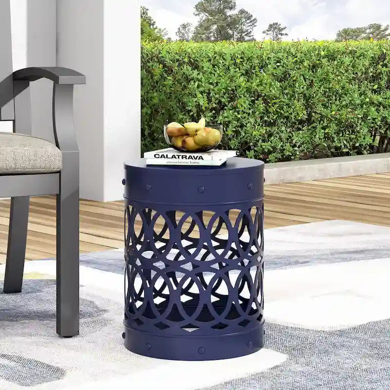 Table d'appoint en métal de style ajouré en fer forgé pour l'extérieur, par Christopher Knight Home