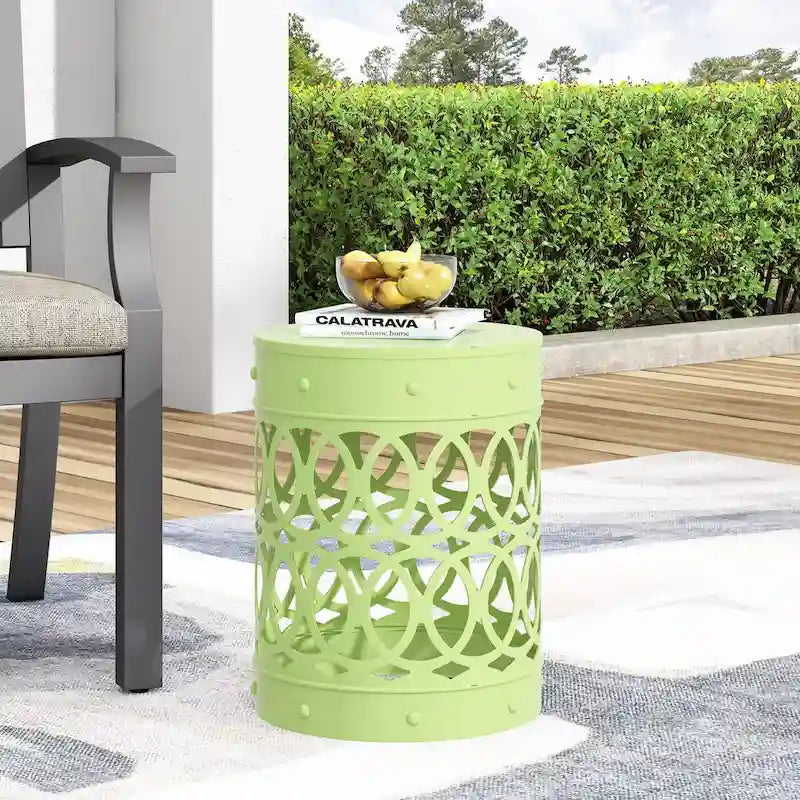 Table d'appoint en métal de style ajouré en fer forgé pour l'extérieur, par Christopher Knight Home
