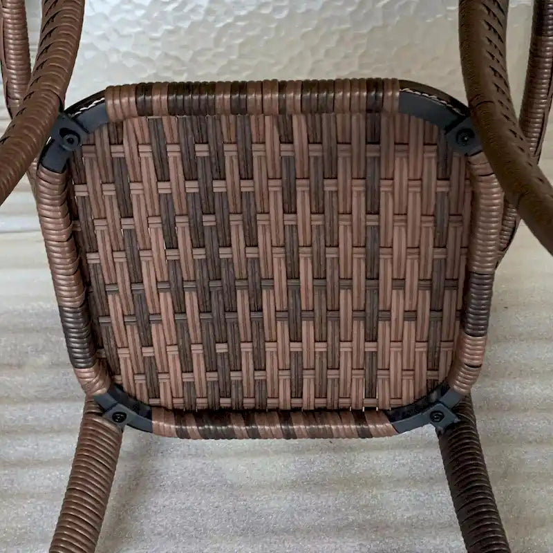 Table basse d'extérieur en rotin avec étagère de rangement, table d'appoint en osier avec plateau en verre