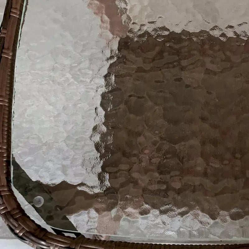 Table basse d'extérieur en rotin avec étagère de rangement, table d'appoint en osier avec plateau en verre