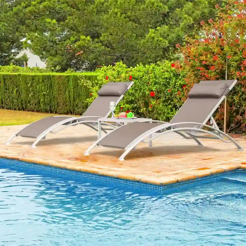 Chaises longues réglables en aluminium avec table d'appoint en métal, lot de 3