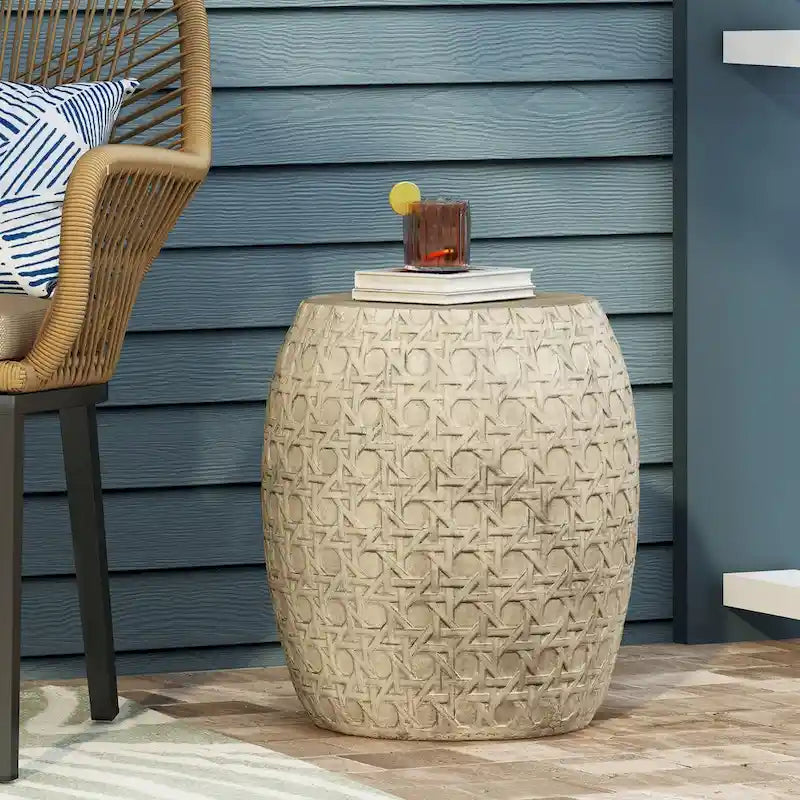 Table d'appoint d'extérieur en béton léger par Christopher Knight Home