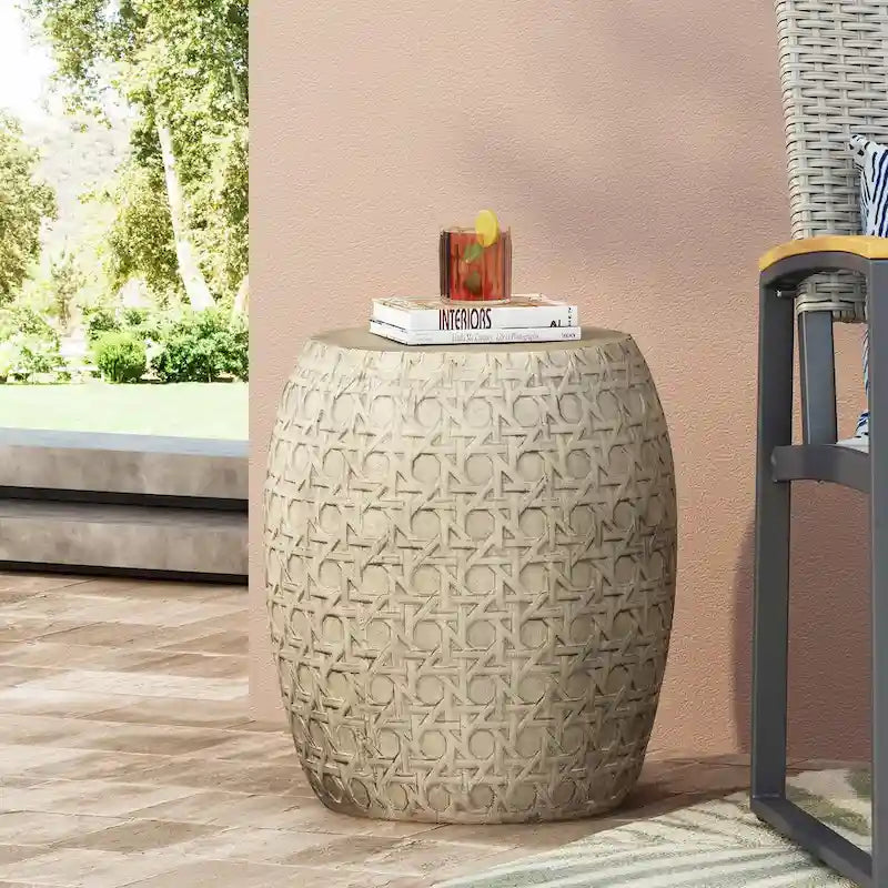 Table d'appoint d'extérieur en béton léger par Christopher Knight Home