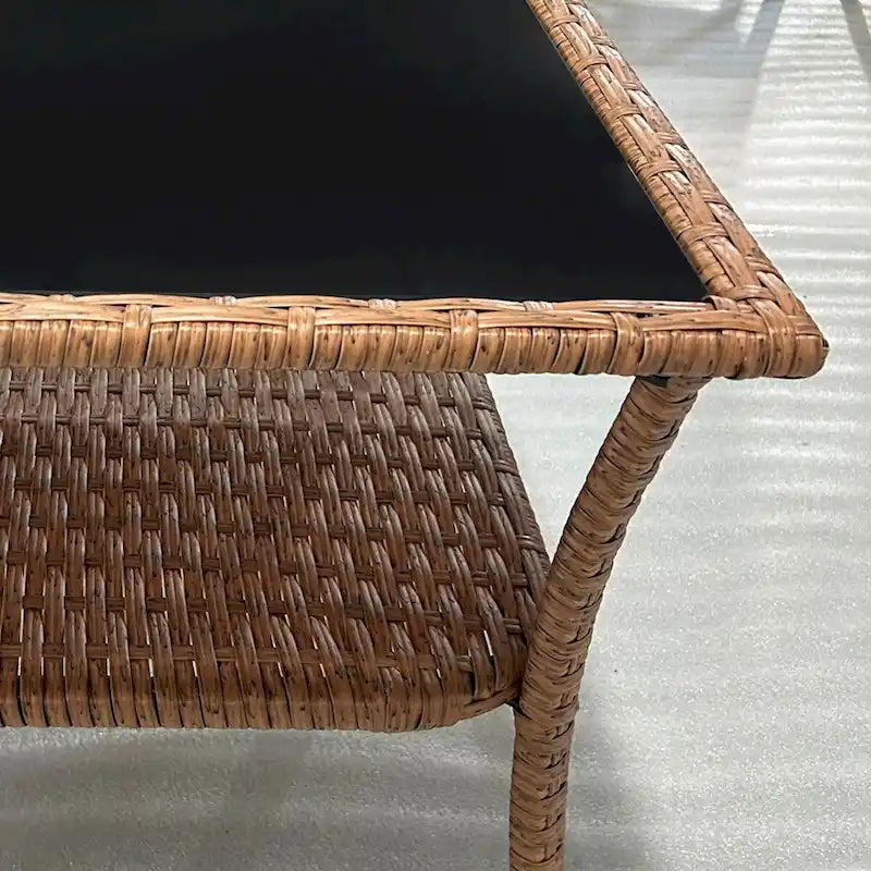 Table d'appoint en rotin, table d'appoint d'extérieur avec étagère de rangement, cadre carré en aluminium, table basse avec plateau en verre trempé