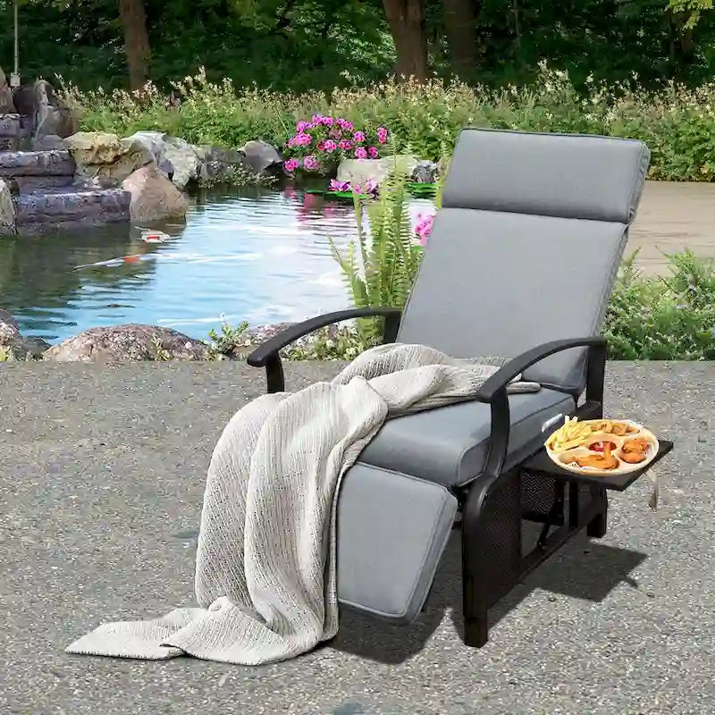 Chaise longue inclinable de patio réglable en métal avec table rabattable, angle réglable